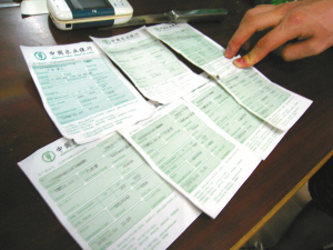 90后男生遭綁架，家人七次匯款五萬贖回，門式起重機下驚魂一刻